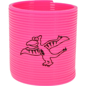 Mini Springy Dinosaure en plastique rose avec un motif de dinosaure volant imprimé en noir. Le produit est constitué de spirales qui permettent de le faire rebondir et se déplacer.