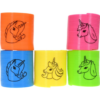 Cinq mini ressorts en plastique colorés, orange, bleu, jaune, vert et rose, chacun décoré d'une illustration de licorne en noir. Les ressorts sont empilés de manière à montrer les différentes couleurs et motifs.