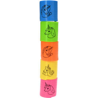 Quatre gobelets empilés de couleurs vives (bleu, vert, orange, jaune et rose), chacun décoré d'un dessin de licorne en noir.