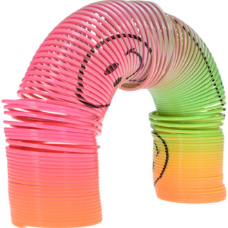 Mini Springy Smiley en forme d'arc coloré, composé de ressorts en plastique, avec des dégradés de rose à vert et un visage souriant dessiné sur le ressort.