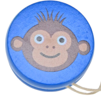 Mini yo-yo en bois de couleur bleue avec un dessin de visage de singe souriant. Le yo-yo est orné d'oreilles et de cheveux en pointe, et est associé à une petite corde.