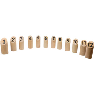 Douze quilles en bois de différentes hauteurs, numérotées de 1 à 12, disposées en arc. Les chiffres sont gravés en noir sur le sommet de chaque quille. Le fond de l'image est blanc.
