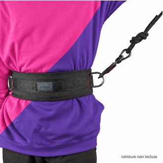 Mousqueton Swivel Supersafe en acier noir avec émerillon à roulement, fixé sur un anneau de ceinture de trapèze, relié à une corde de jonglage.