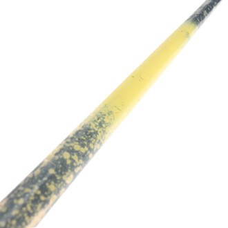 Bâton de jonglerie Nikisticks avec un design dégradé jaune et noir, présentant une surface lisse et légèrement texturée.
