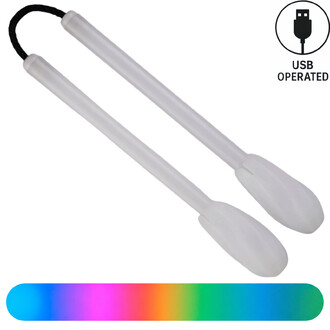 Nunchakus Lumi Pro LED avec deux tiges translucides reliées par une corde noire, embouts arrondis, icône USB Operated et bande de couleurs arc-en-ciel.