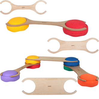 Deux supports en bois avec des coussins colorés. Les coussins sont orange, rouge, jaune, bleu, vert et violet, positionnés sur les deux bords du support en bois. Le produit est conçu pour des activités de jonglerie ou d'équilibre, et le matériau semble do