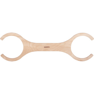 Accessoire en bois clair de forme allongée avec deux bouts circulaires, marqué du logo pedalo, conçu pour des activités de jonglerie ou d'équilibre.