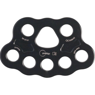 Plaque d’ancrage aérienne Prodigy noire, forme organique avec grand orifice central et plusieurs trous ronds; logo Prodigy et marquage CE.