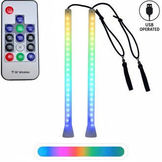 Due bastoncini luminosi a LED colorati PoiStix Pro Oddballs con laccetti e cordini, telecomando wireless e connessione USB.