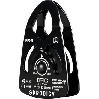 Poulie large noire ISC Prodigy RP066, vue de profil, avec marquages techniques blancs : MBS 70kN, 35kN, NFPA 2500, EN12278, pour corde jusqu'à 16 mm.