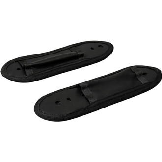 Paire de protections de pied noires pour échasses Cirkao, plaques ovales avec sangles de fixation.