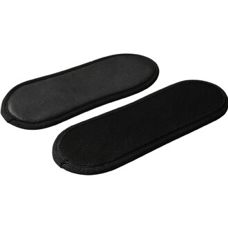 Paire de protections de pied noires pour échasses Cirkao, forme ovale, rembourrées et bordées de couture.
