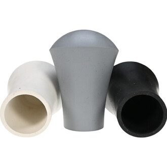 Quillons pour Acro Staff Gora présentés en trois couleurs : un quillon noir, un quillon gris et un quillon blanc, chacun avec une forme conique et une finition lisse, idéal pour la pratique de l'acro staff.