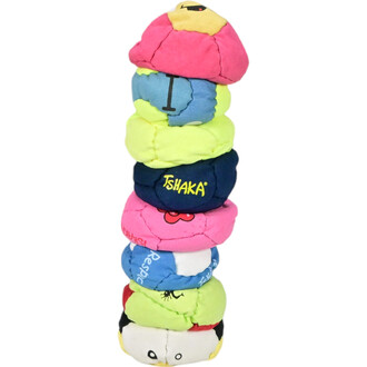 Sept balles TSHAKA empilées, de couleurs vives incluant le rose, le bleu, le vert, le noir et le jaune. Chaque balle est ornée de motifs et de logos distincts, ce qui les rend attrayantes pour les jongleurs.