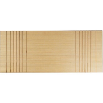 Planche longue en bois clair avec rainures verticales sur les extrémités gauche et droite, sur fond blanc.