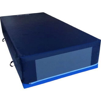 Matelas de sautoir de dimensions 3x2x0,5 m, recouvert d'une housse bleu foncé avec un léger accent bleu clair, conçu pour les activités de jonglerie et de gymnastique.