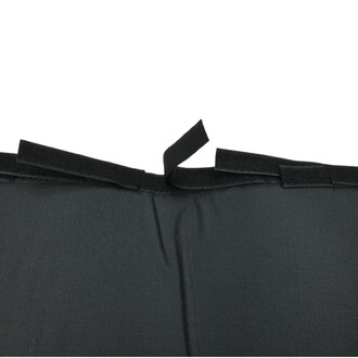Sac noir en tissu pour ballons avec sangles Velcro sur le bord supérieur.