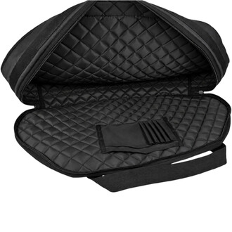 Sac noir matelassé pour plateau Apex de portique aérien, ouvert, montrant l'intérieur rembourré en nid d'abeille et sa poche de rangement pour accessoires.