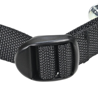 Sangle de genou Actoy noire avec boucle rectangulaire en plastique et sangle tressée.