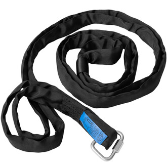 Sangles aériennes noires enroulées, avec un point d'attache en métal et une étiquette bleu.