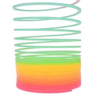 Objet de jonglerie Springy Arc-en-Ciel Medium, représentant une spirale colorée avec des teintes vertes, jaunes, oranges et roses, enroulée en forme de ressort.