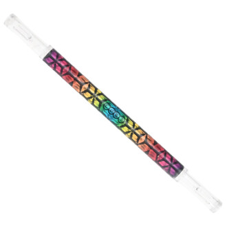 Bâton de jonglage lumineux rechargeable avec un motif coloré en dégradé, affichant des teintes de violet, rose, orange, jaune, vert et bleu, et des boutons de contrôle au centre. Les extrémités du bâton sont transparentes.