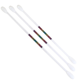 Trois staffs lumineux rechargeables, de couleur blanche avec des embouts arrondis, présentant une décoration colorée au centre composée de motifs multicolores.