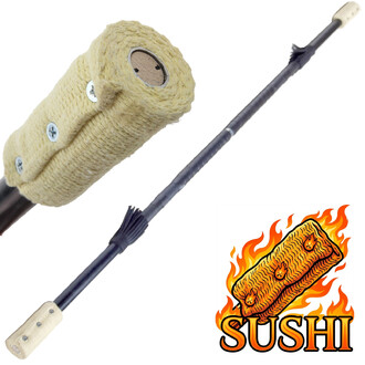 Staff feu contact Gora avec embouts en bois et enroulement en corde. Présence d'un dessin humoristique de sushi enflammé.