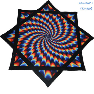 Disque Flying Star, en forme d'étoile, avec un motif spiralé coloré en bleu, rouge et noir. Le tissu est souple et stylé, idéal pour la jonglerie.