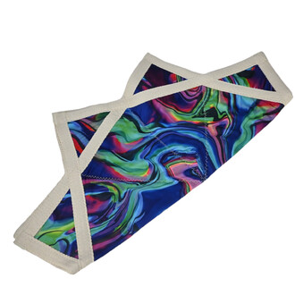 Disque Flying Star en tissu souple avec un motif coloré aux nuances de bleu, vert et violet, orné de coutures claires sur les bords.