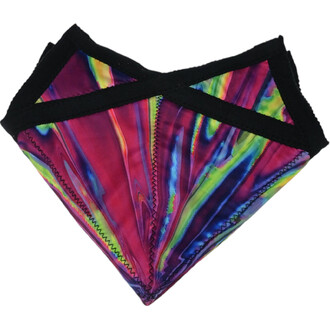 Disque Flying Star, objet volant stylé aux couleurs vives, avec un motif multicolore intégré et des bords noirs.