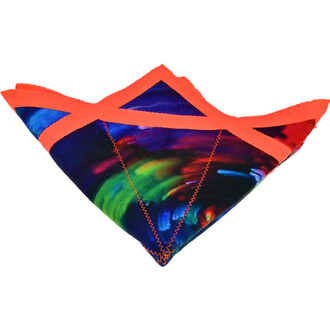 Disque Flying Star, objet volant stylé avec des bords orange vif, affichant un motif coloré aux nuances de bleu, vert et rouge.