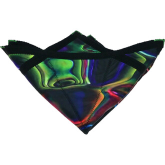 Disque Flying Star, objet volant en tissu souple, avec un design coloré et irisé aux reflets verts, bleus et rouges, et des bords noirs.