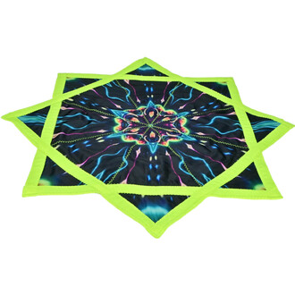 Disque Flying Star, objet volant stylé et souple, en forme d'étoile à six branches avec un motif coloré et lumineux sur fond noir et une bordure verte fluorescente.