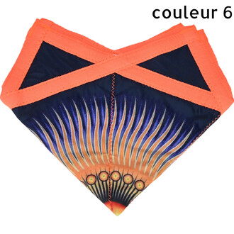 Disque Flying Star en tissu souple, orange et bleu marine, motif plumes et cercles, bordures orange visibles, vue de face sur fond blanc.