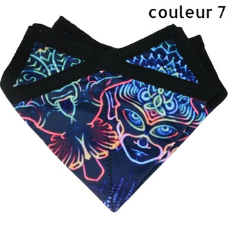 Disque Flying Star couleur 7 – accessoire volant et souple en tissu imprimé néon bleu et rose sur fond noir, bordures noires croisées.