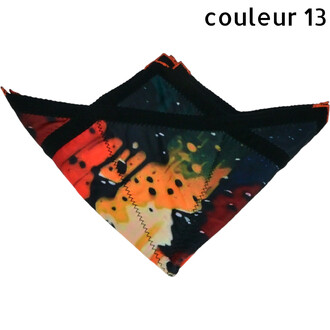 Disque Flying Star couleur 13 – accessoire volant et souple en tissu multicolore avec bord noir et coutures zigzag.