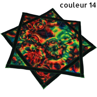 Disque Flying Star patchwork multicolore pour jonglerie, bord noir et coutures zigzag vert, volant souple et stylé.