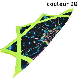 Disque Flying Star – disque volant souple à motif multicolore avec bordures néon vert citron.