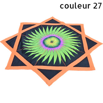 Disque Flying Star : disque volant souple avec motif mandala vert et violet sur fond bleu marine et bordures orange.