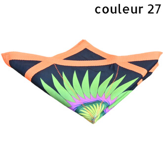 Disque Flying Star couleur 27 – disque volant souple avec motif étoile vert fluo et violet sur fond bleu marine et bordures orange.