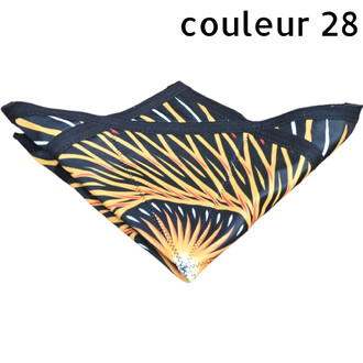 Disque Flying Star – objet volant souple et stylé, motif orange et noir à éclairs sur fond noir, bordures noires visibles.