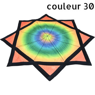 Disque volant Flying Star coloré avec motif radial arc-en-ciel, coins triangulaires orange et bordures noires.