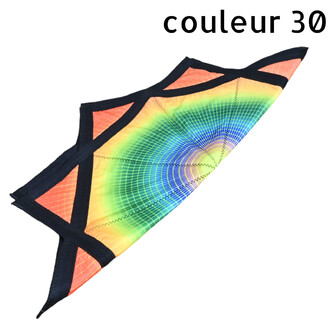 Disque Flying Star: disque volant souple à motif arc-en-ciel avec bordures noires et coutures visibles, conçu pour le jonglage.
