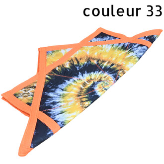 Disque volant souple Flying Star avec motif tie-dye bleu, jaune et orange, bordé de sangles et coutures orange.