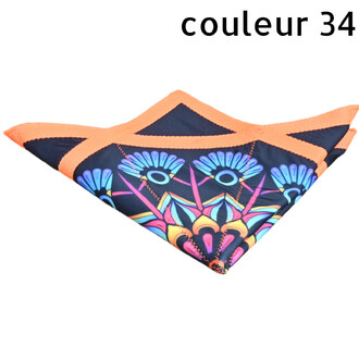 Disque Flying Star coloré et souple avec motif floral néon sur fond bleu et bordure orange.