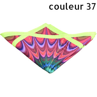 Disque volant Flying Star coloré en tissu souple, motif arc-en-ciel, avec sangles néon vert et surpiqûres zigzag.