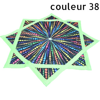 Disque Flying Star multicolore, motif rayonnant de points colorés sur fond noir, bordure vert néon.