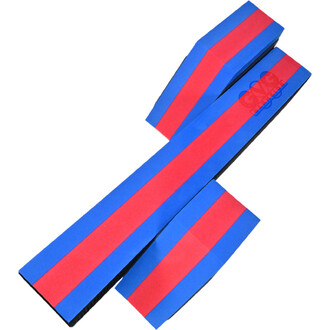 Block de départ d'intérieur Sarneige, composé de bandes de couleur rouge et bleu, disposées de manière parallèle et conçues pour offrir une adhérence.