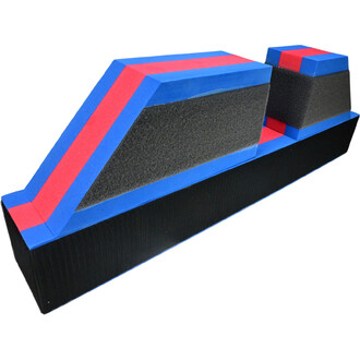 Bloc de départ d'intérieur Sarneige, avec une forme ergonomique, recouvert de mousse grise et des bordures en mousse bleue et rouge. Le design est conçu pour offrir un bon appui et confort lors de l'utilisation.